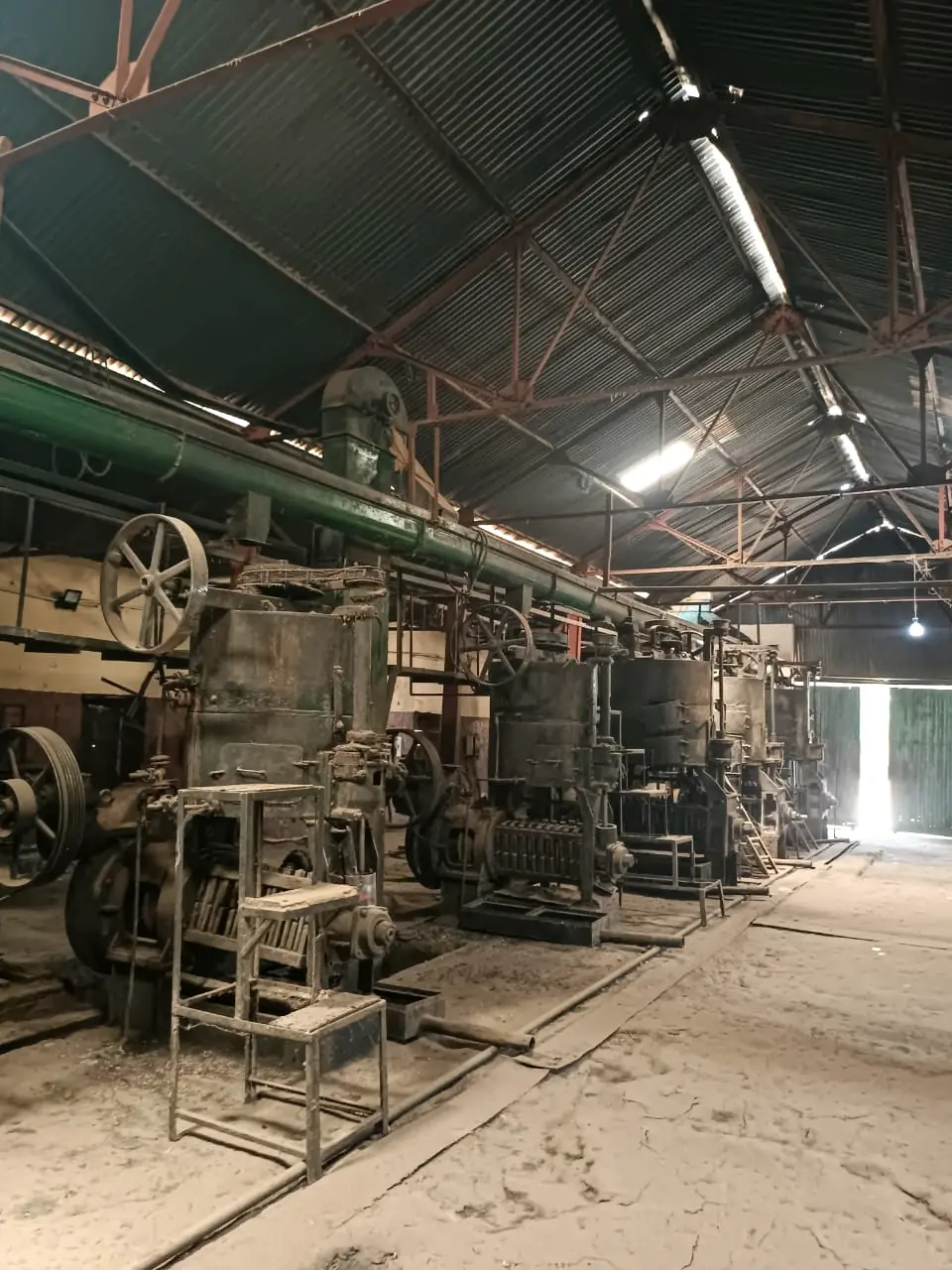 Expeller hall with oil presses at the Sennar mill
