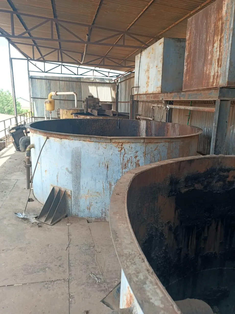 Refining vessels